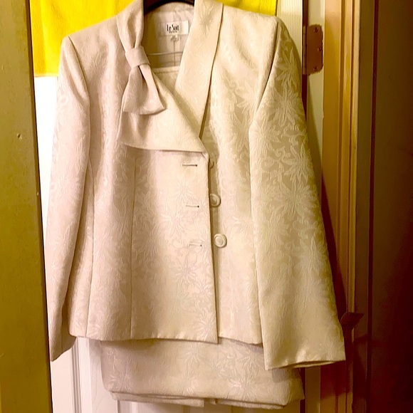 2 PC suit by Le Suit - Picture 1 of 7